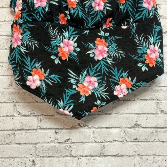 Madden NYC Women's XXL (19) Floral Sleeveless Crop Handkerchief Top - Picture 7 of 16